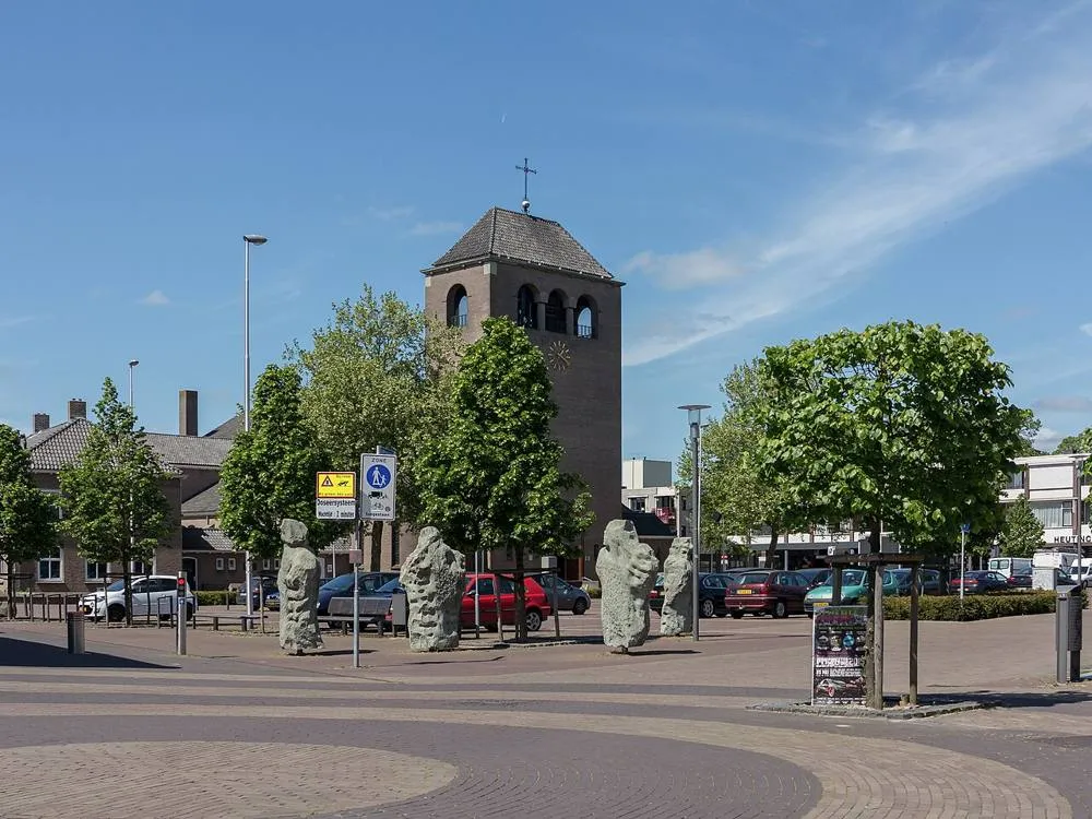 Ulft: Ulft, de Sint Petrus en Pauluskerk GM1509-183 in straatzicht foto2 2015-05-14 13.16